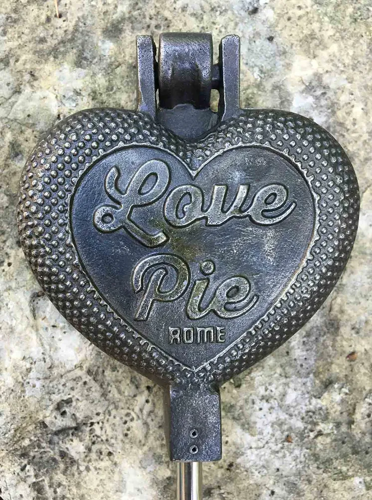 Love Pie Iron 1540