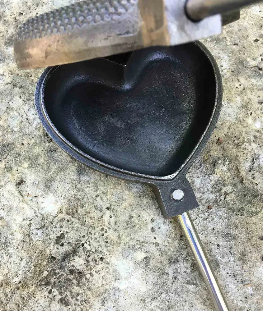Love Pie Iron 1540
